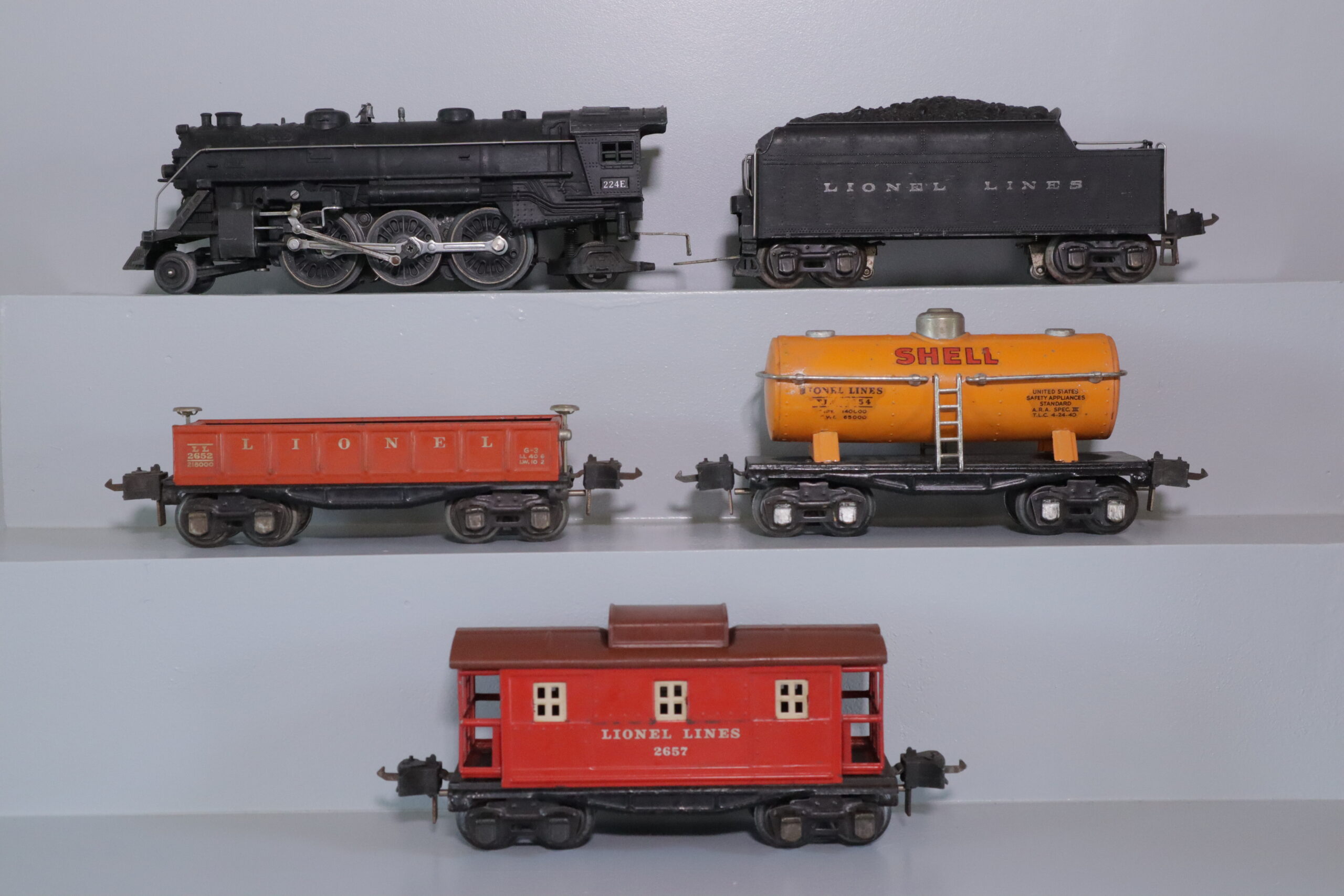 Lionel 224E Loco Set - SKU0201L - themodeltrainstore.com