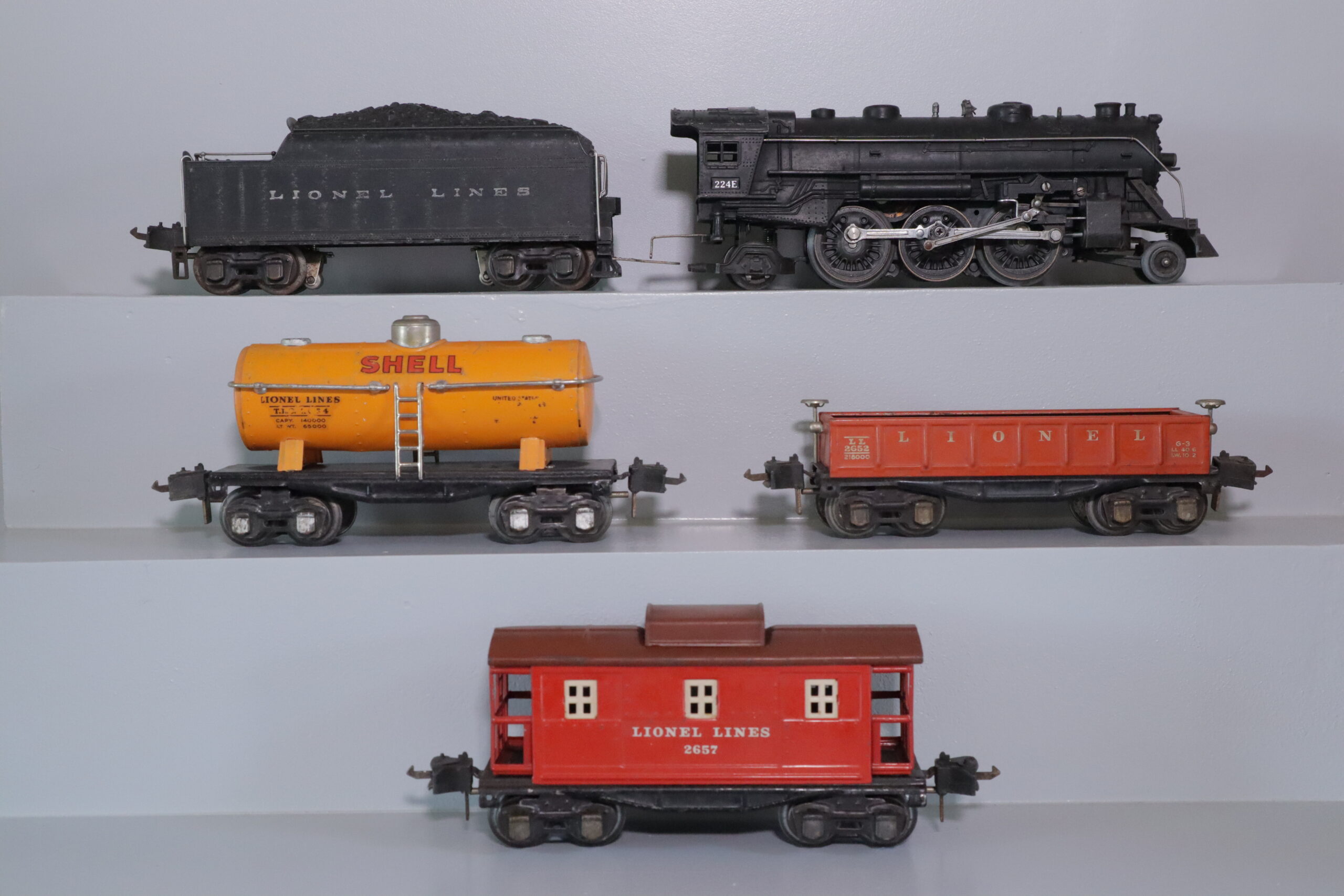 Lionel 224E Loco Set - SKU0201L - themodeltrainstore.com