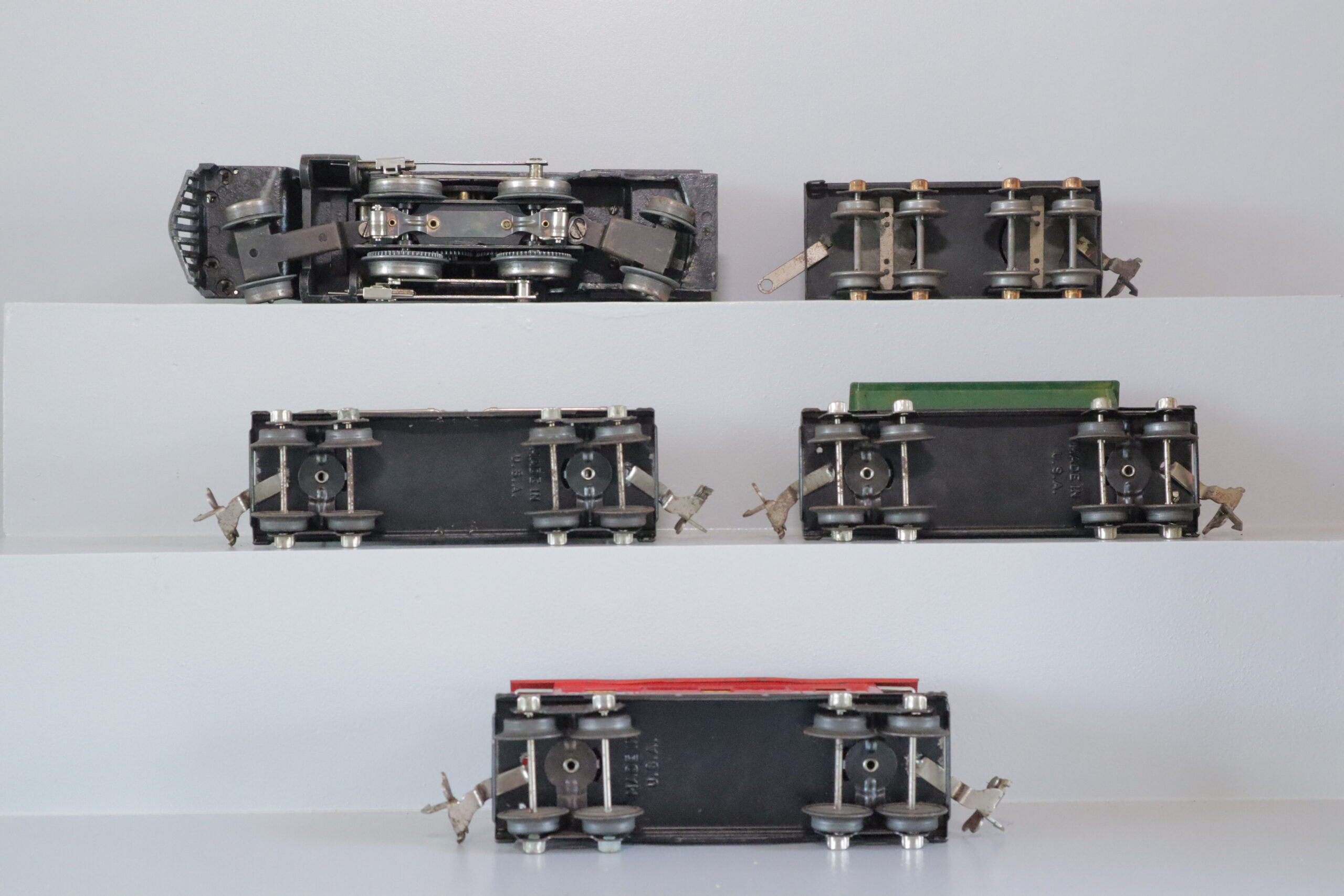 Lionel 261E Loco Set - SKU0303L - themodeltrainstore.com