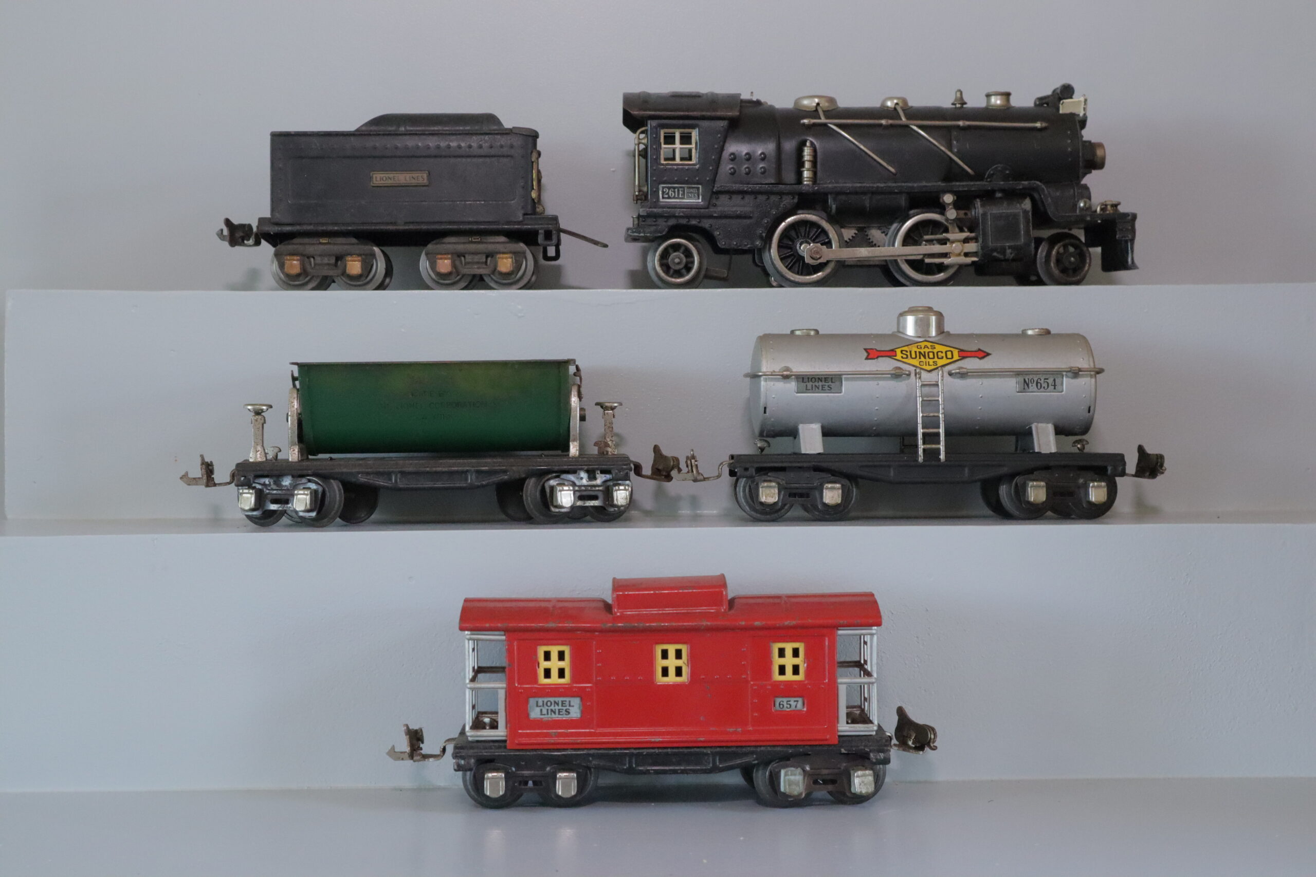 Lionel 261E Loco Set - SKU0303L - themodeltrainstore.com