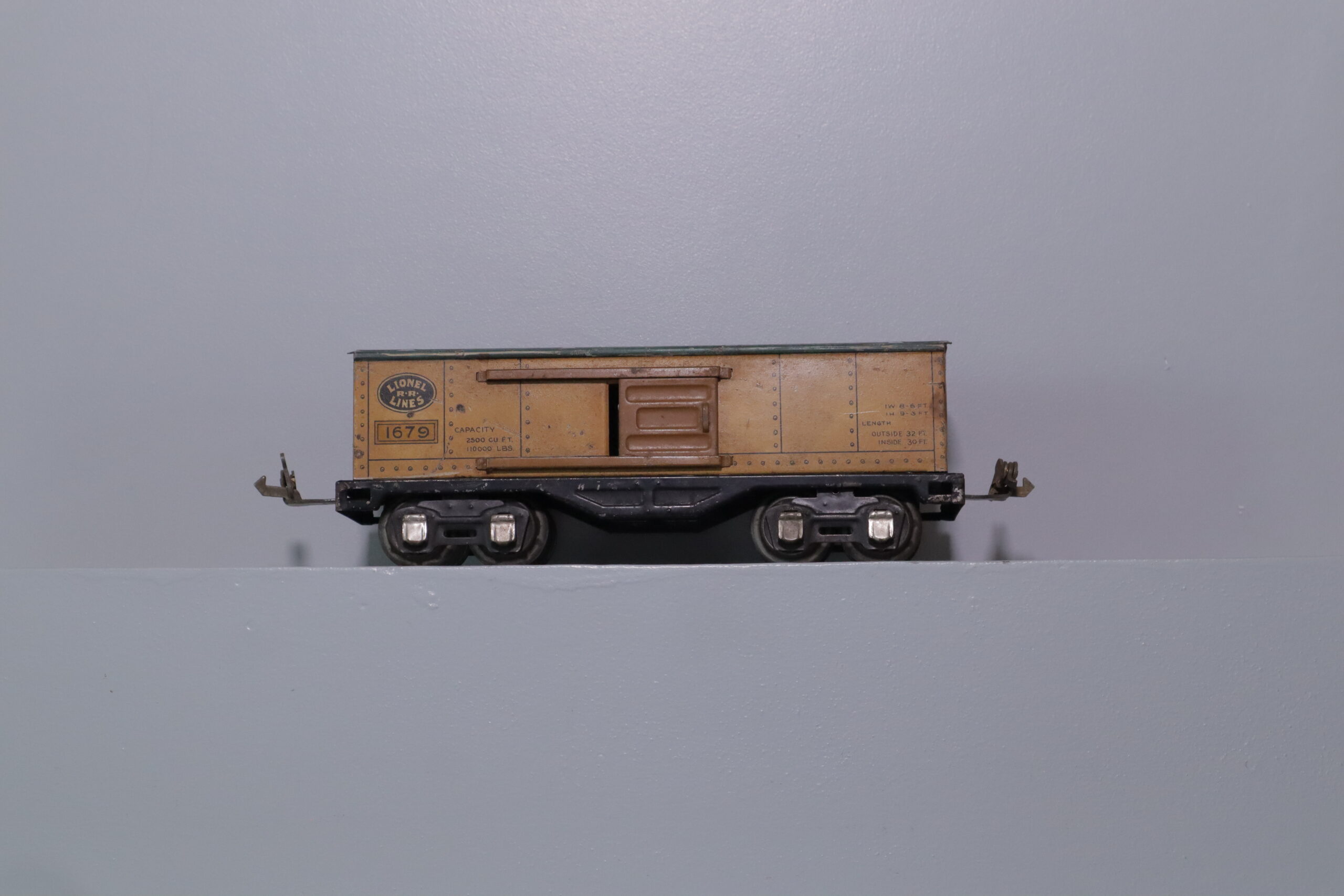 Lionel 1679 Box Car - SKU0503L - themodeltrainstore.com