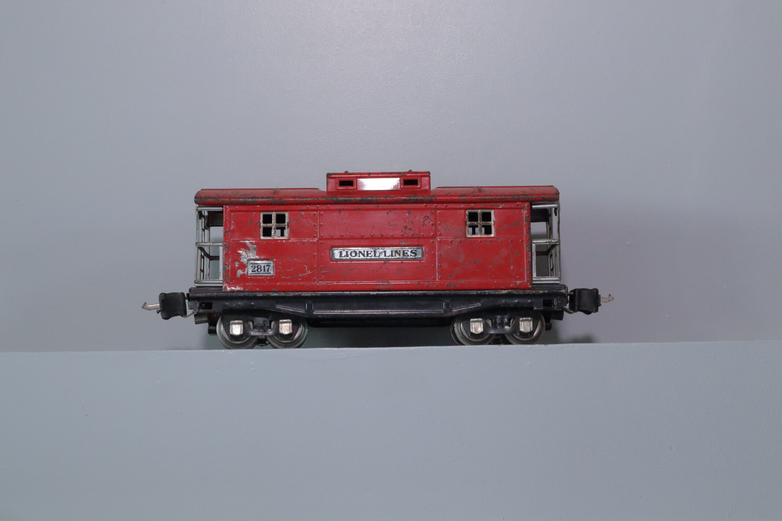 Lionel 2817 Lionel Lines Caboose - SKU0516L - themodeltrainstore.com