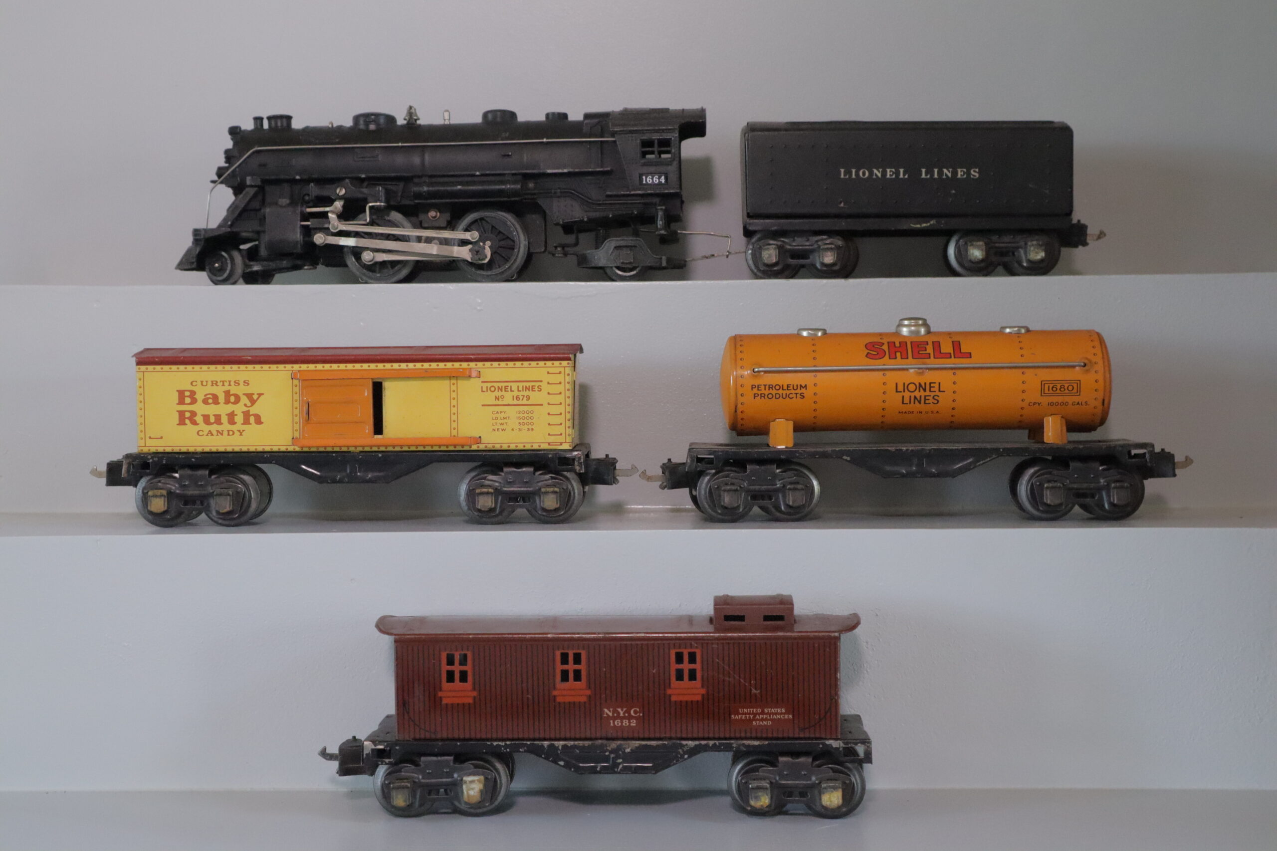 Lionel 1664 Loco Set - SKU0604L - themodeltrainstore.com