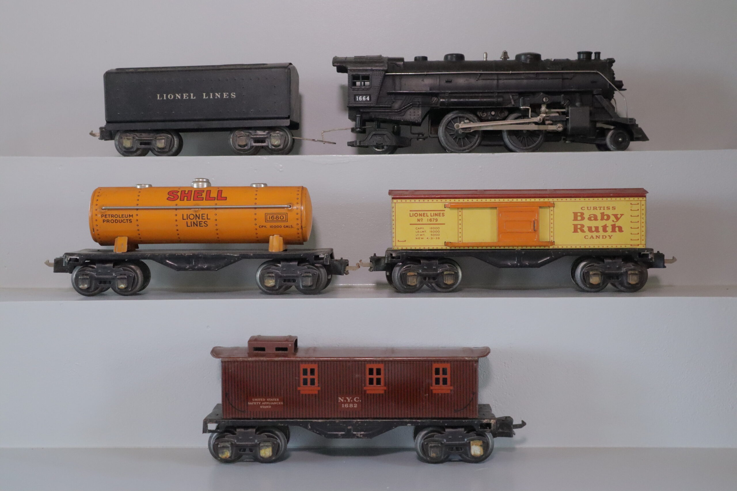 Lionel 1664 Loco Set - SKU0604L - themodeltrainstore.com