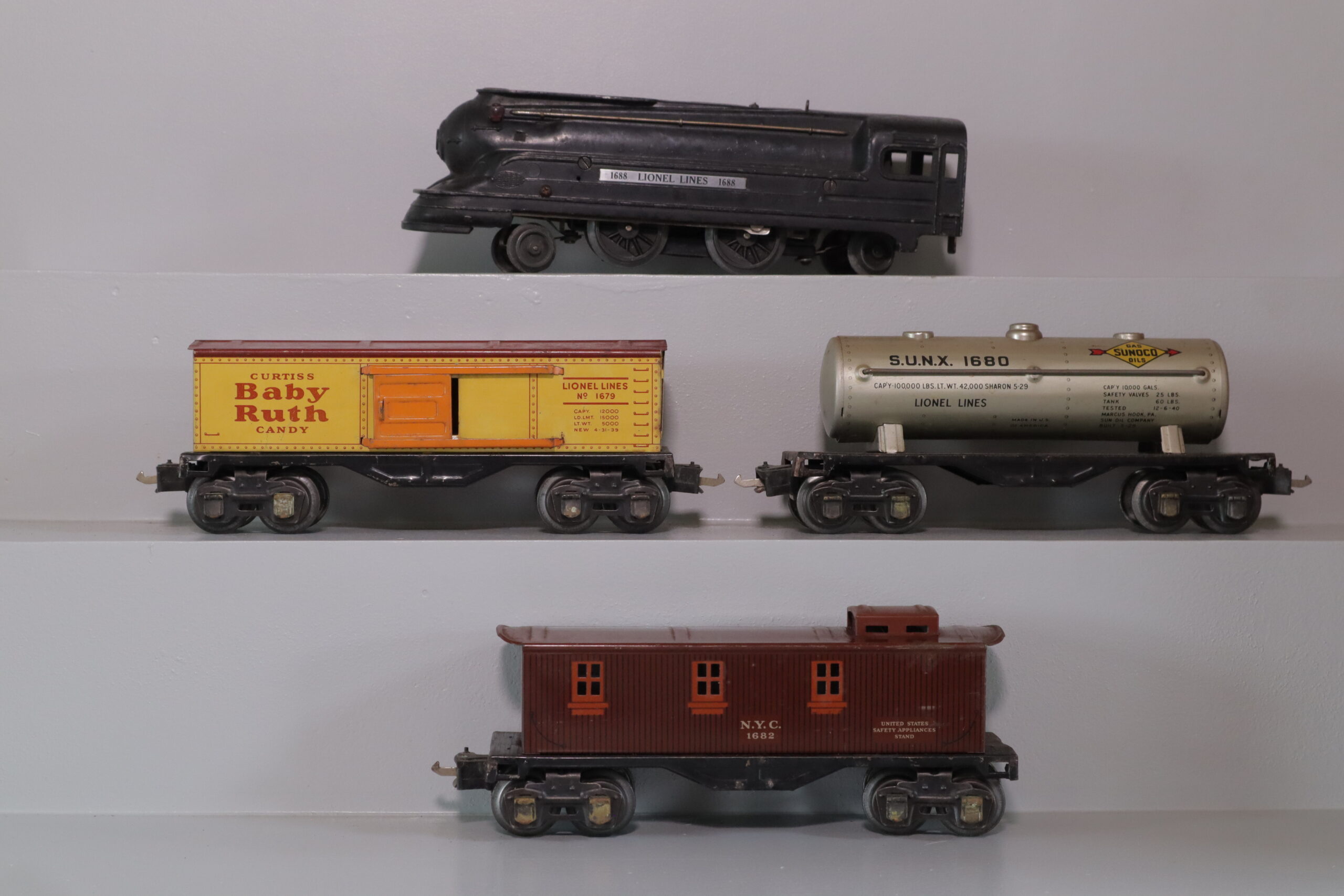 Lionel 1688 Loco Set - SKU0803L - themodeltrainstore.com