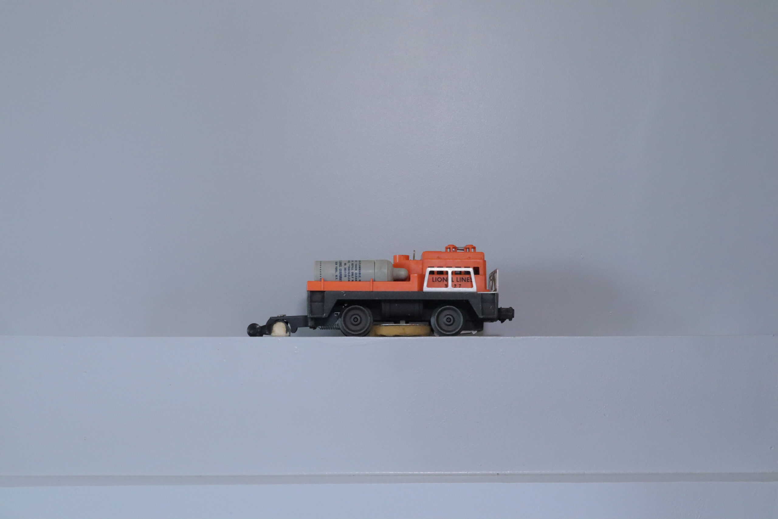 Lionel 3927 Track Cleaning Car - SKU1106L - themodeltrainstore.com