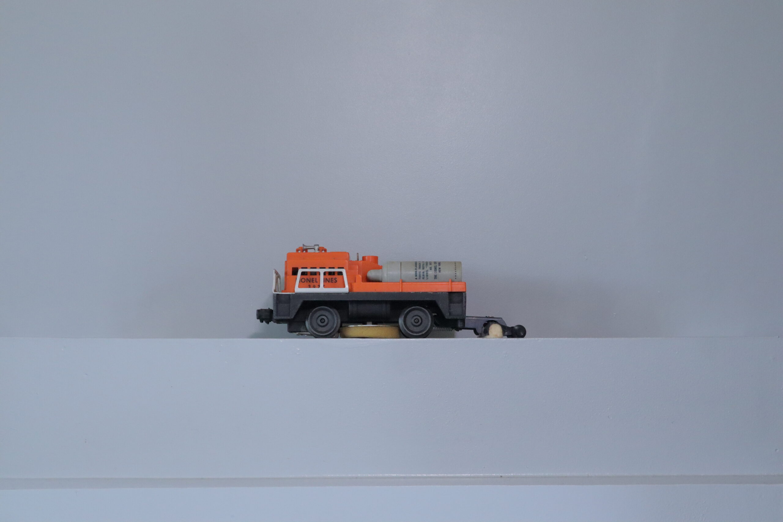 Lionel 3927 Track Cleaning Car - SKU1106L - themodeltrainstore.com