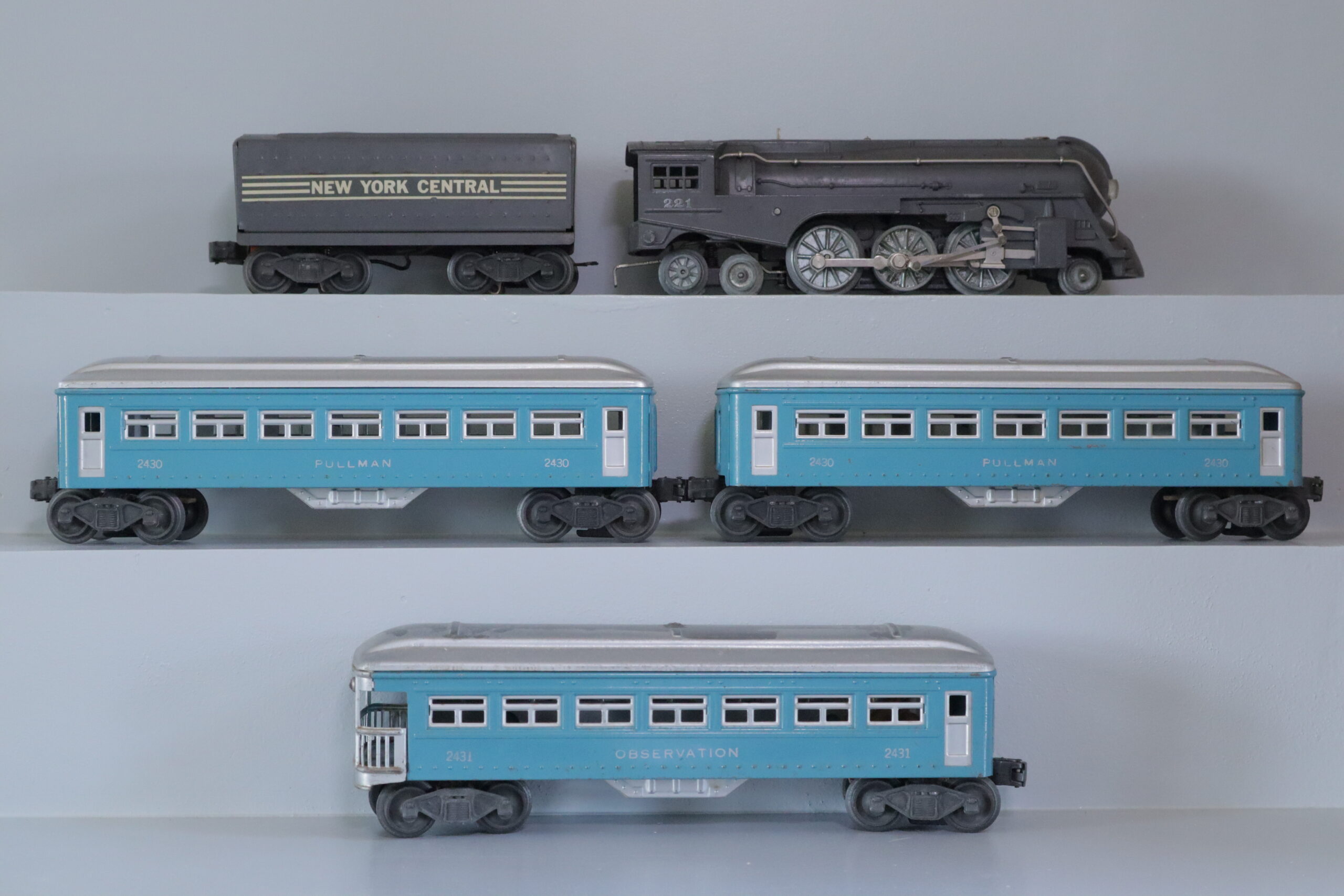 Lionel 221 Loco Set - SKU1301L - themodeltrainstore.com