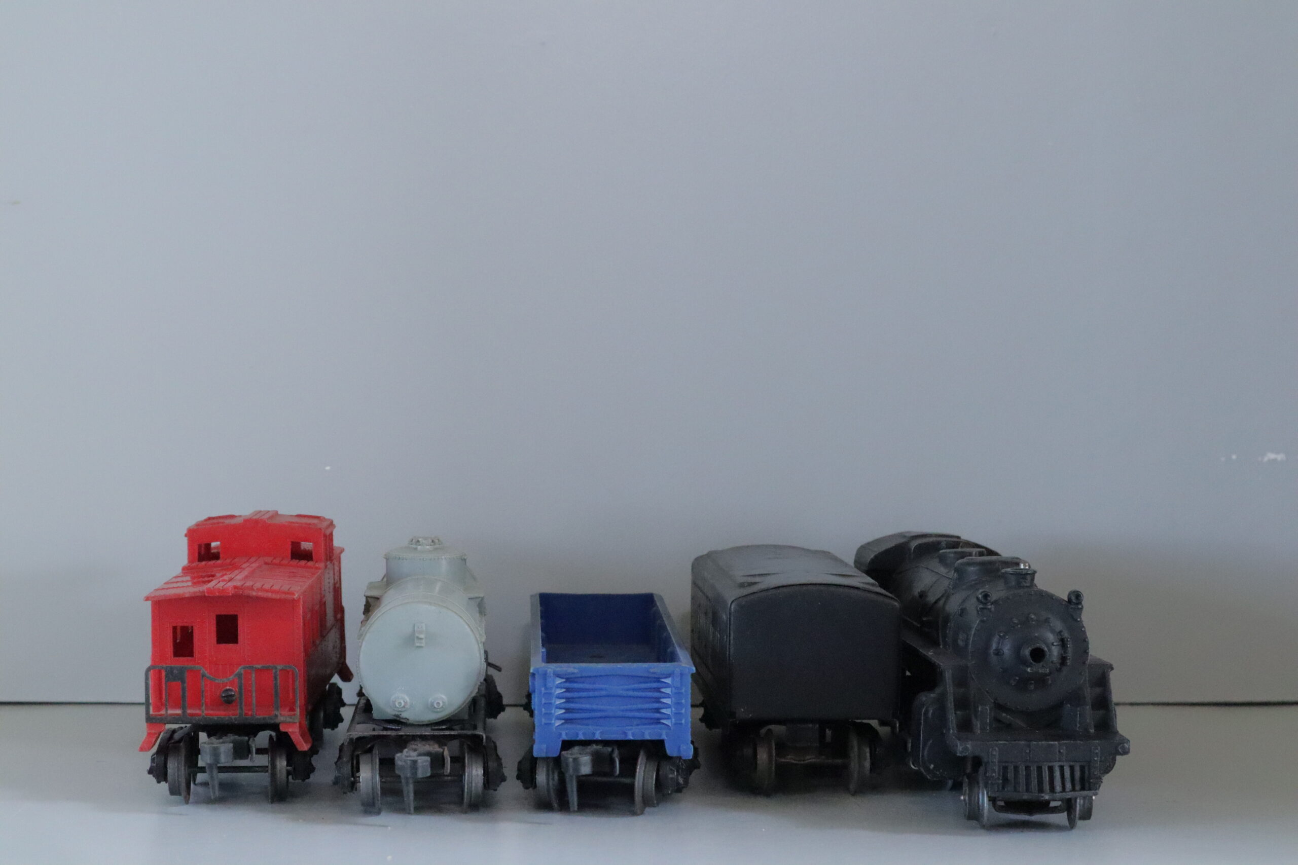 Lionel 1101 Loco Set - SKU1302L - themodeltrainstore.com