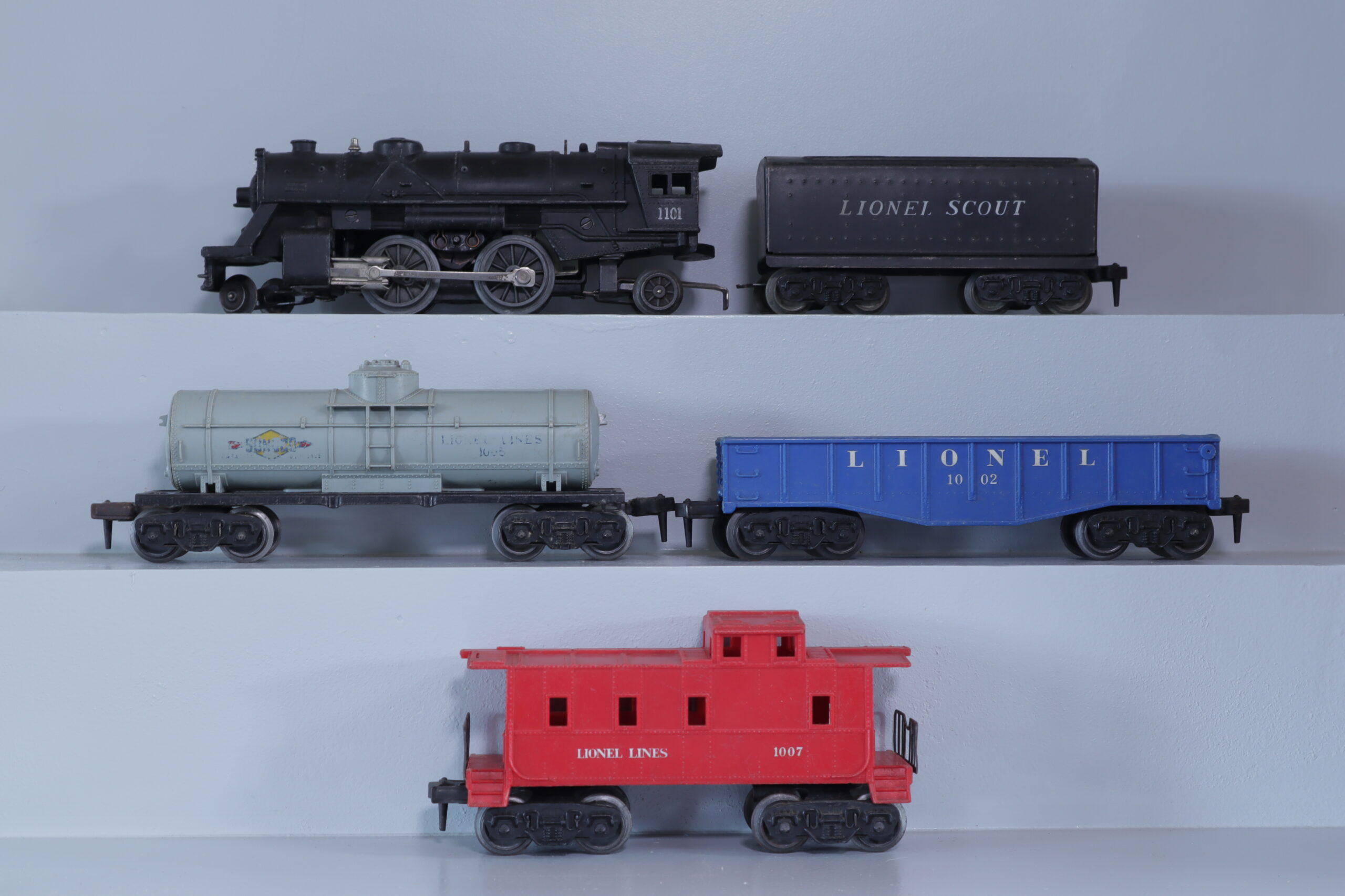 Lionel 1101 Loco Set - SKU1302L - themodeltrainstore.com