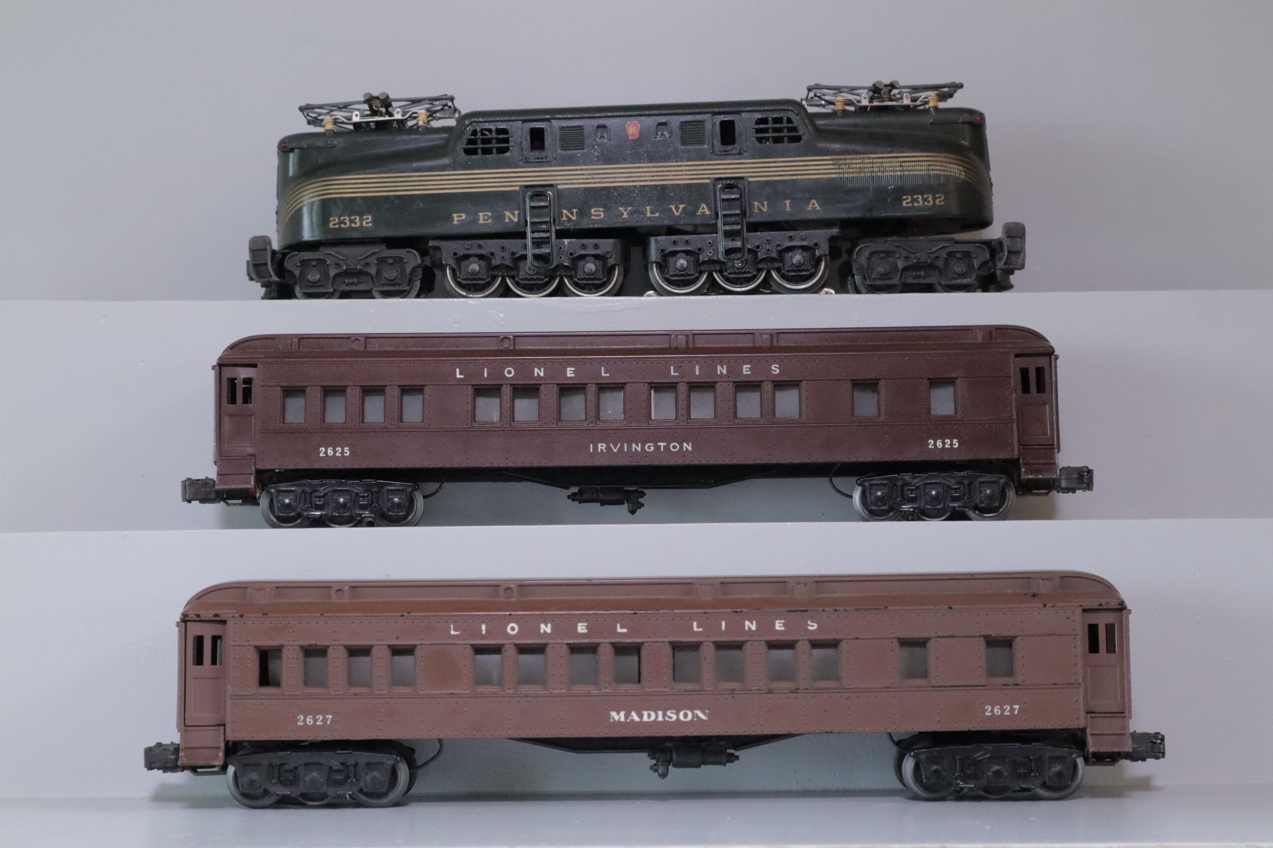 Lionel 2332 Loco Set - SKU1401L - themodeltrainstore.com