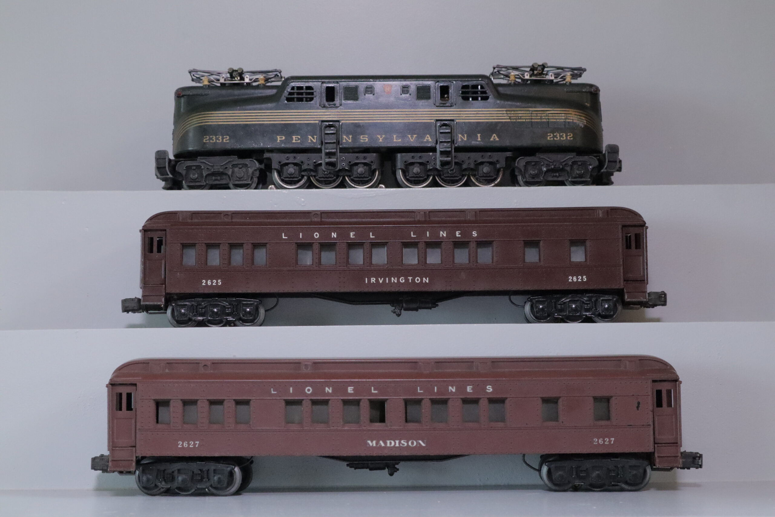 Lionel 2332 Loco Set - SKU1401L - themodeltrainstore.com