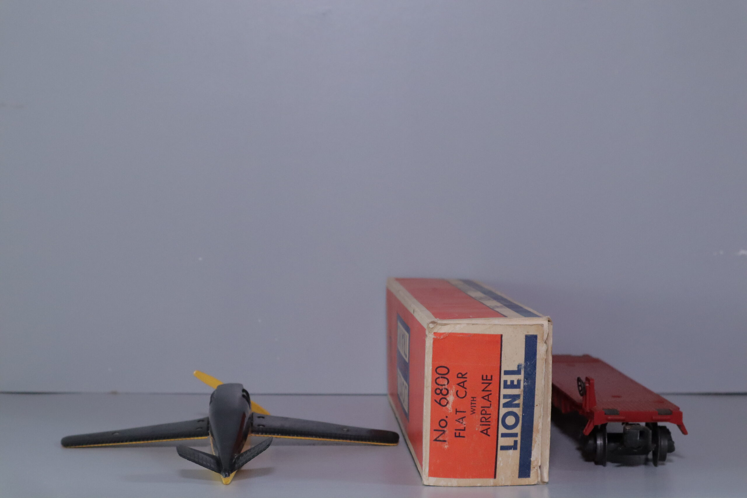 Lionel 6800 Plane Car - SKU1502L - themodeltrainstore.com