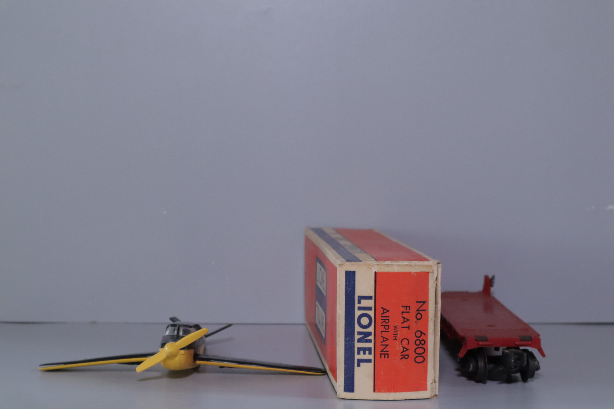 Lionel 6800 Plane Car - SKU1502L - themodeltrainstore.com