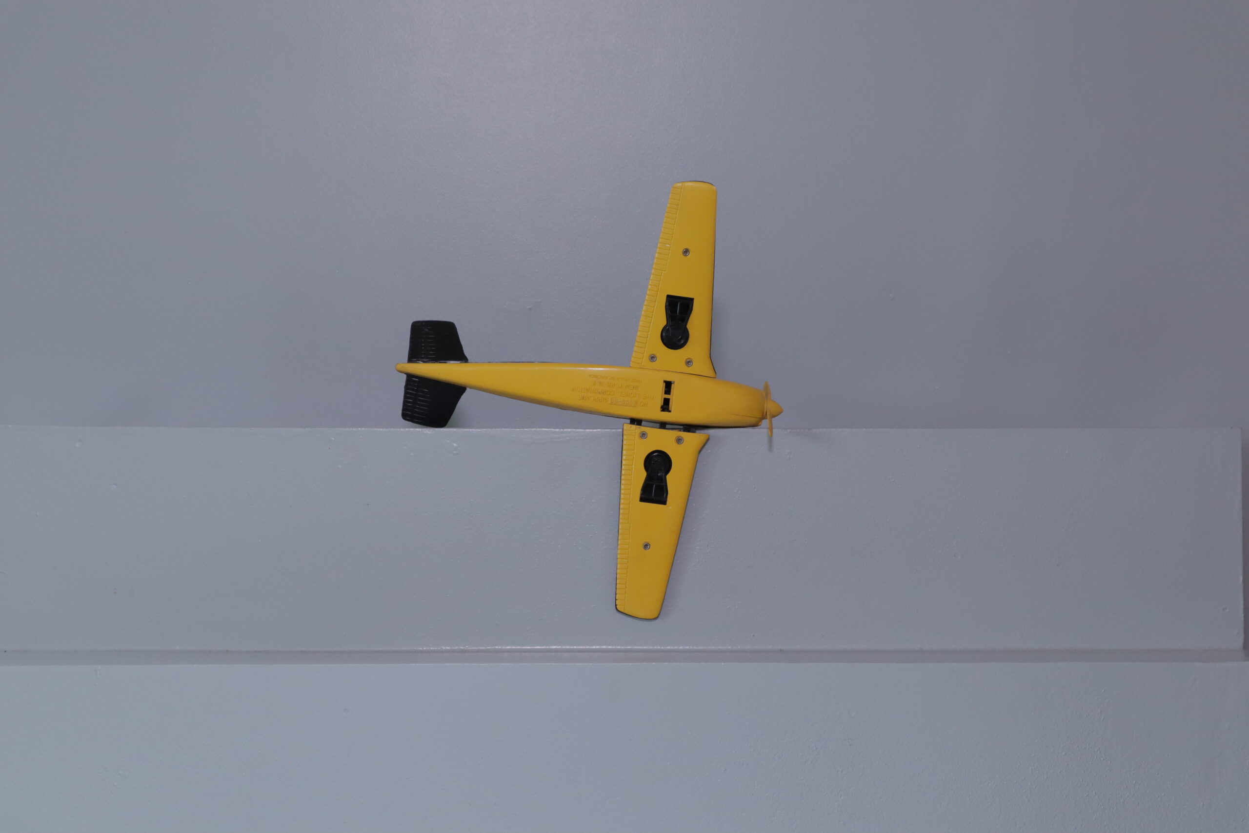 Lionel 6800 Plane Car - SKU1502L - themodeltrainstore.com