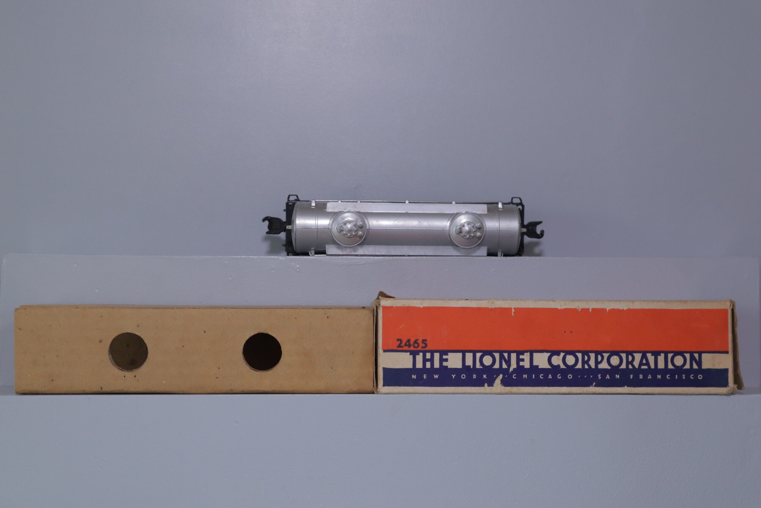 Lionel 2465 Sunoco Tank - SKU2401L - themodeltrainstore.com