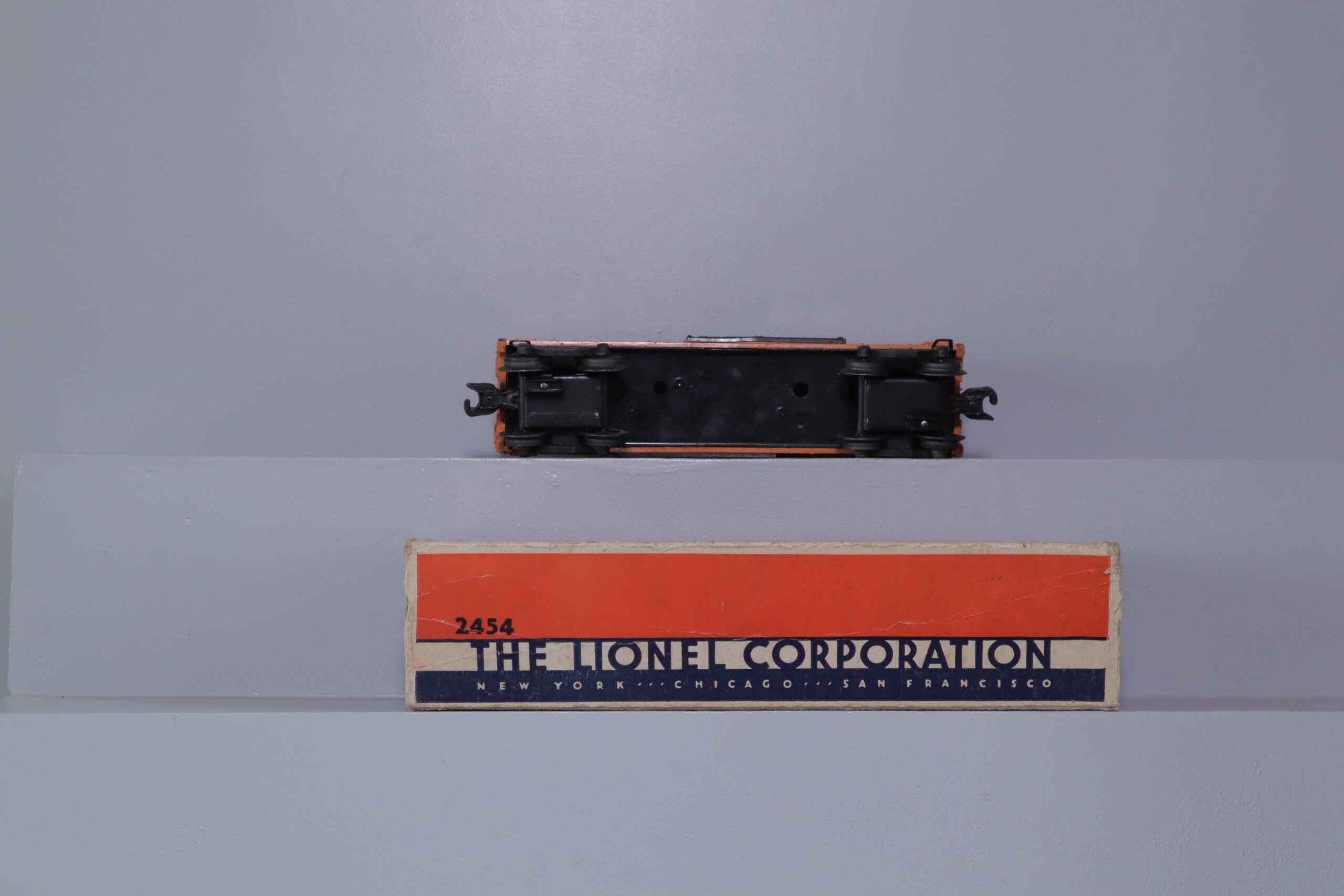Lionel 2454X Box Car - SKU2404L - themodeltrainstore.com