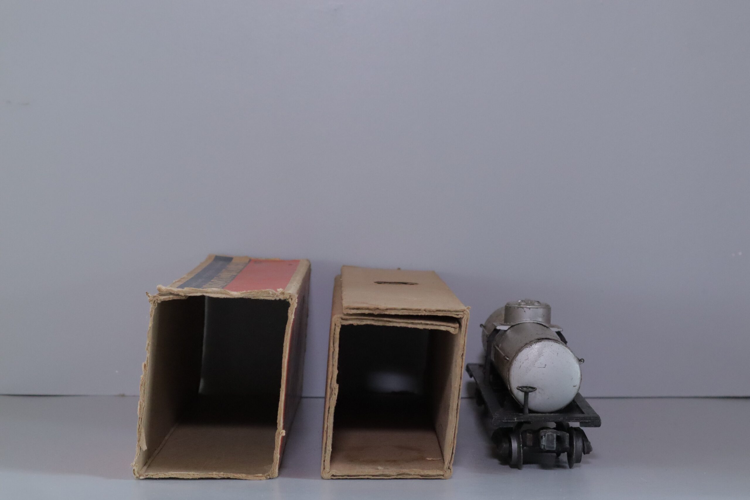 Lionel 2555 Sunoco Tank - SKU2406L - themodeltrainstore.com