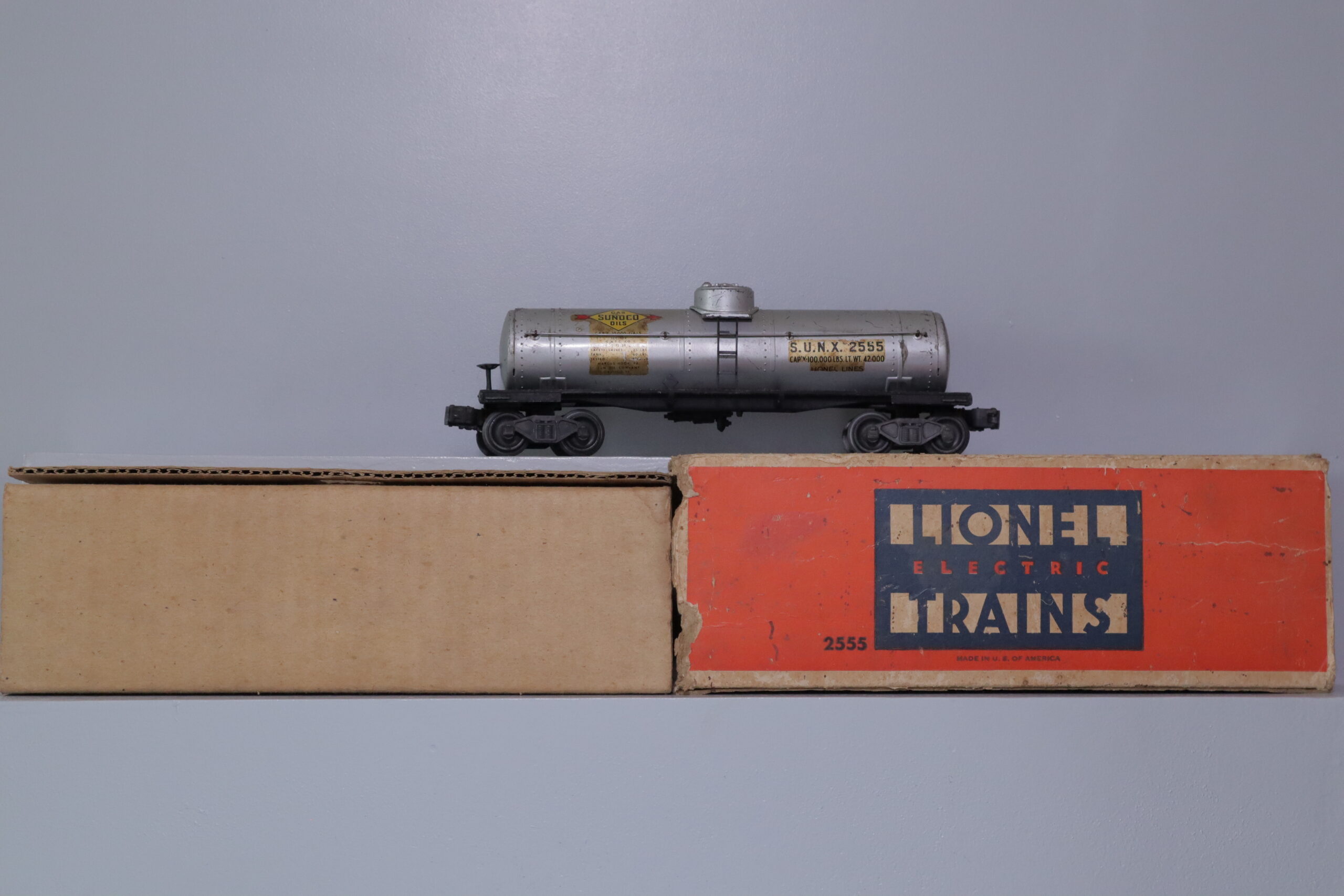 Lionel 2555 Sunoco Tank - SKU2406L - themodeltrainstore.com