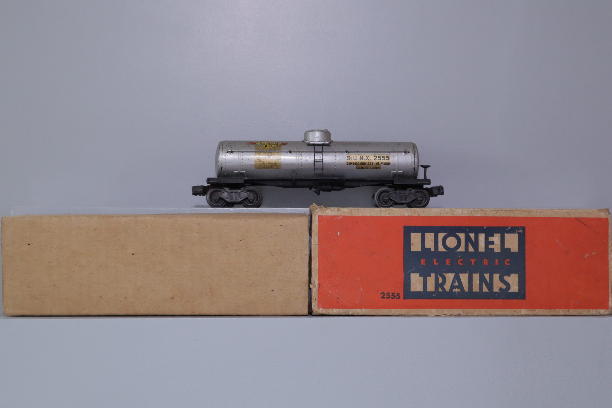 Lionel 2555 Sunoco Tank - SKU2406L - themodeltrainstore.com