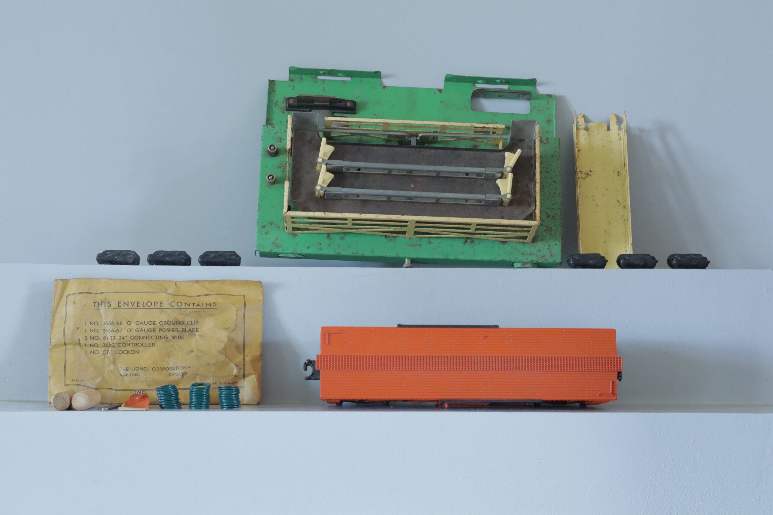 Lionel 3656 Operating Cattle Car - SKU2601L - themodeltrainstore.com