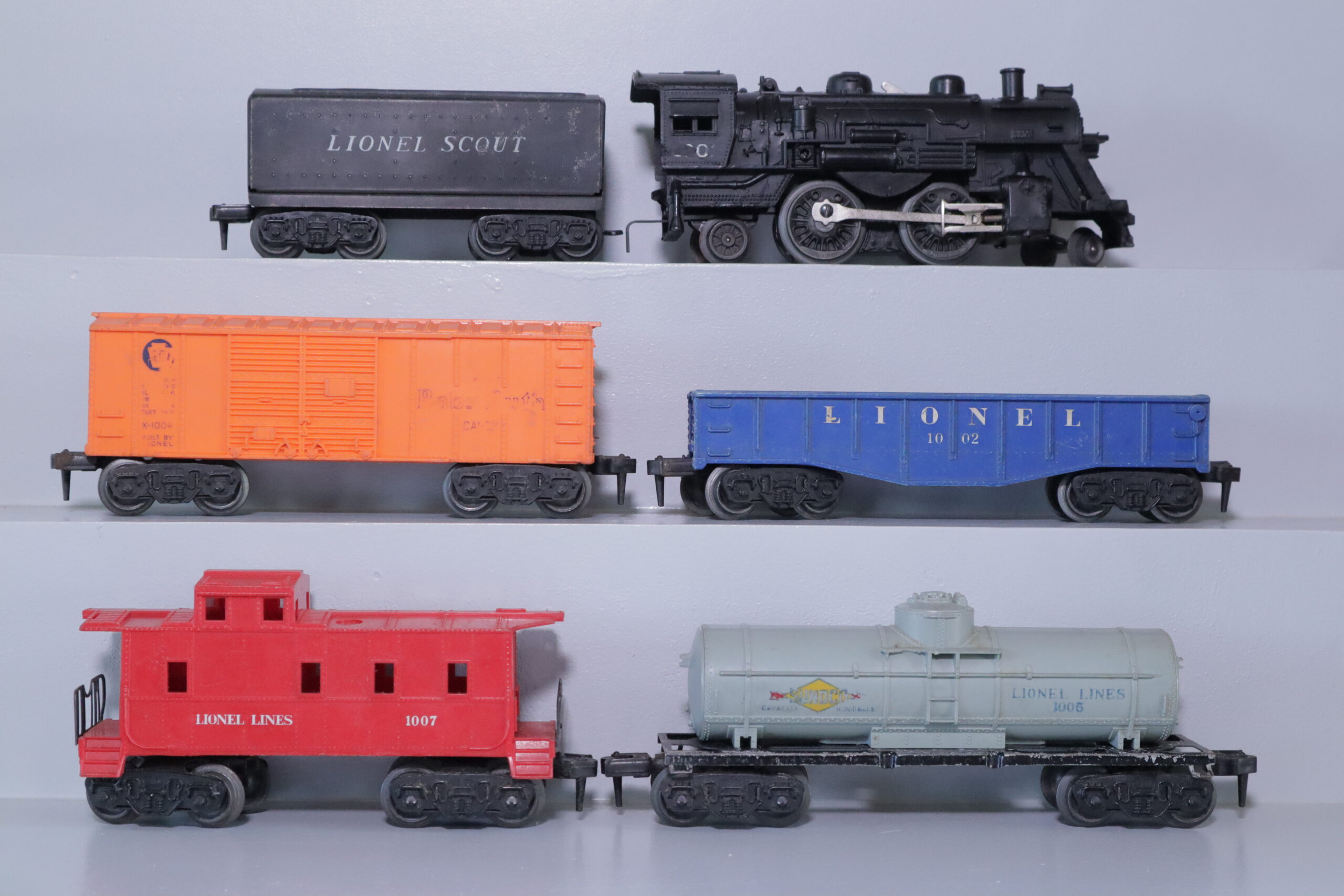 Lionel 1001 Loco Set - SKU3502L - themodeltrainstore.com