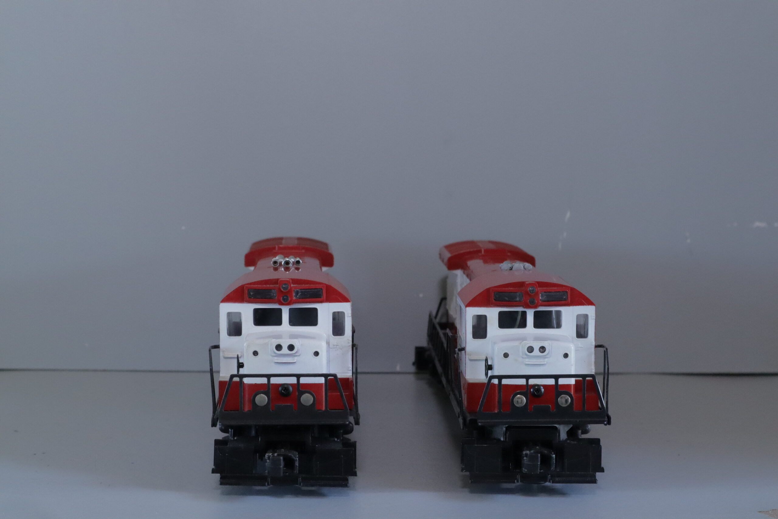 Lionel 8571 Diesel + 8572 Frisco - SKU5202L - themodeltrainstore.com