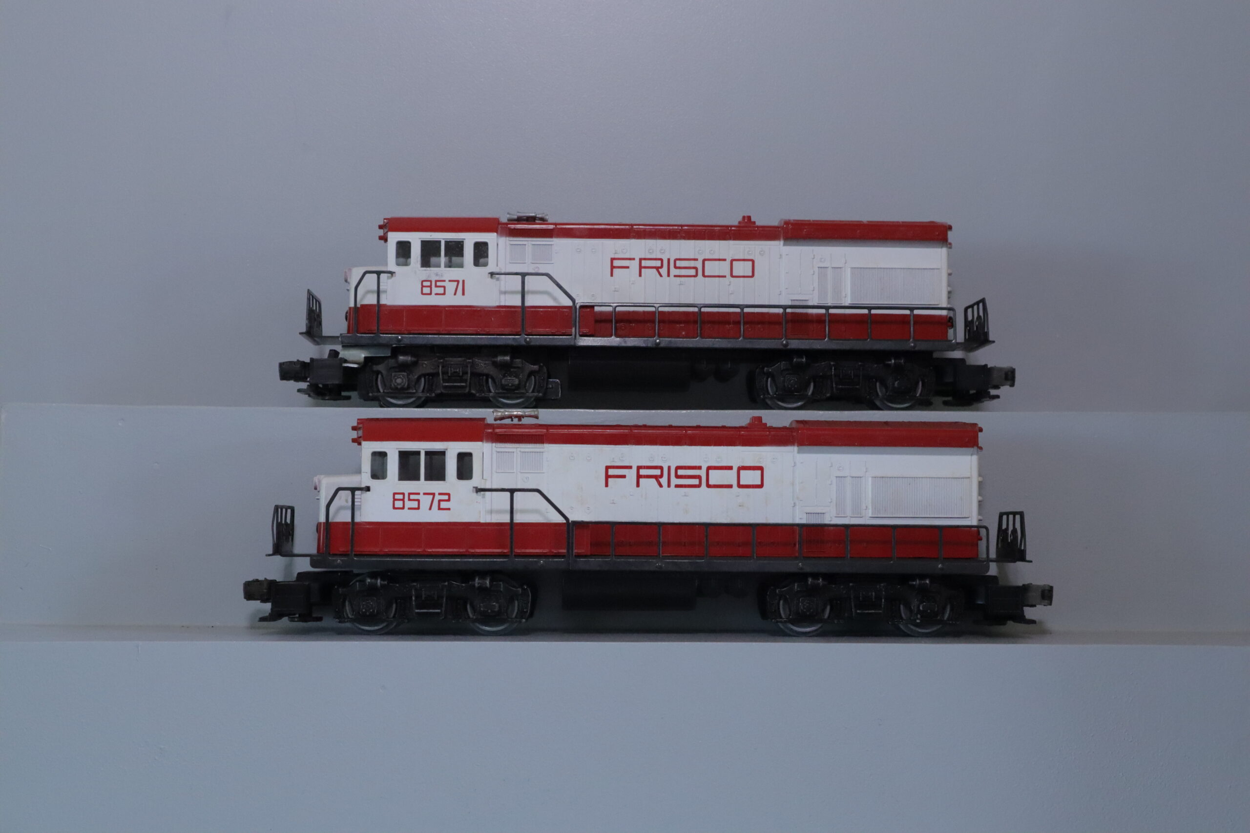 Lionel 8571 Diesel + 8572 Frisco - SKU5202L - themodeltrainstore.com