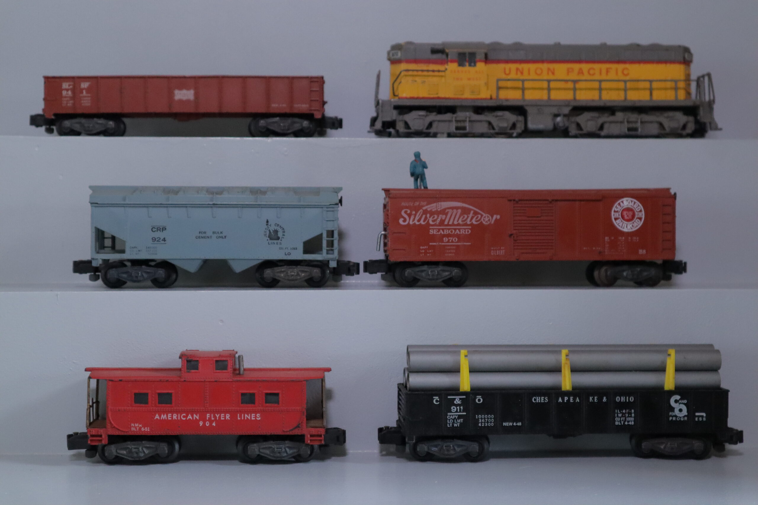 American Flyer 372 Diesel Freight Set - SKU1704AF - themodeltrainstore.com