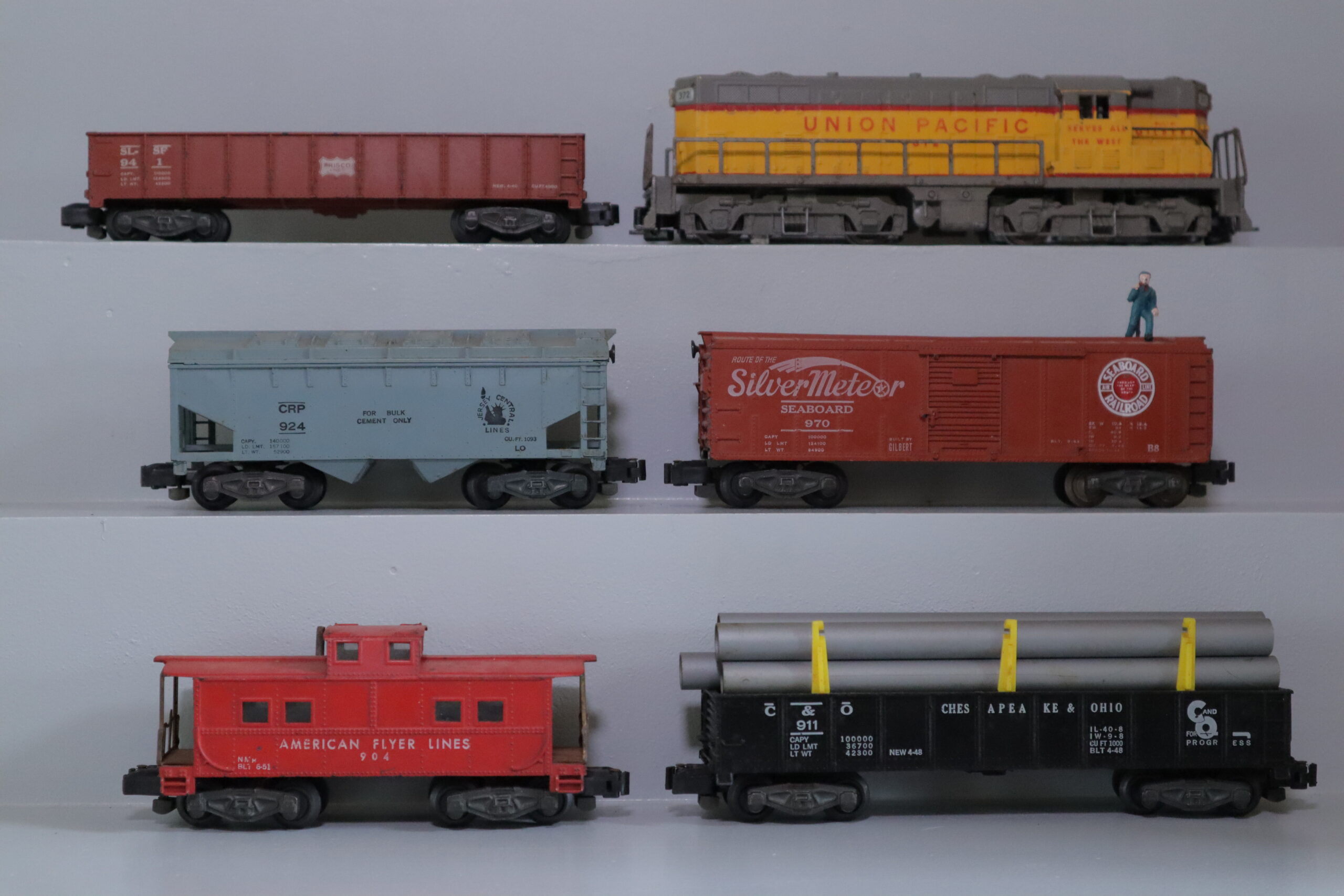 American Flyer 372 Diesel Freight Set - SKU1704AF - themodeltrainstore.com