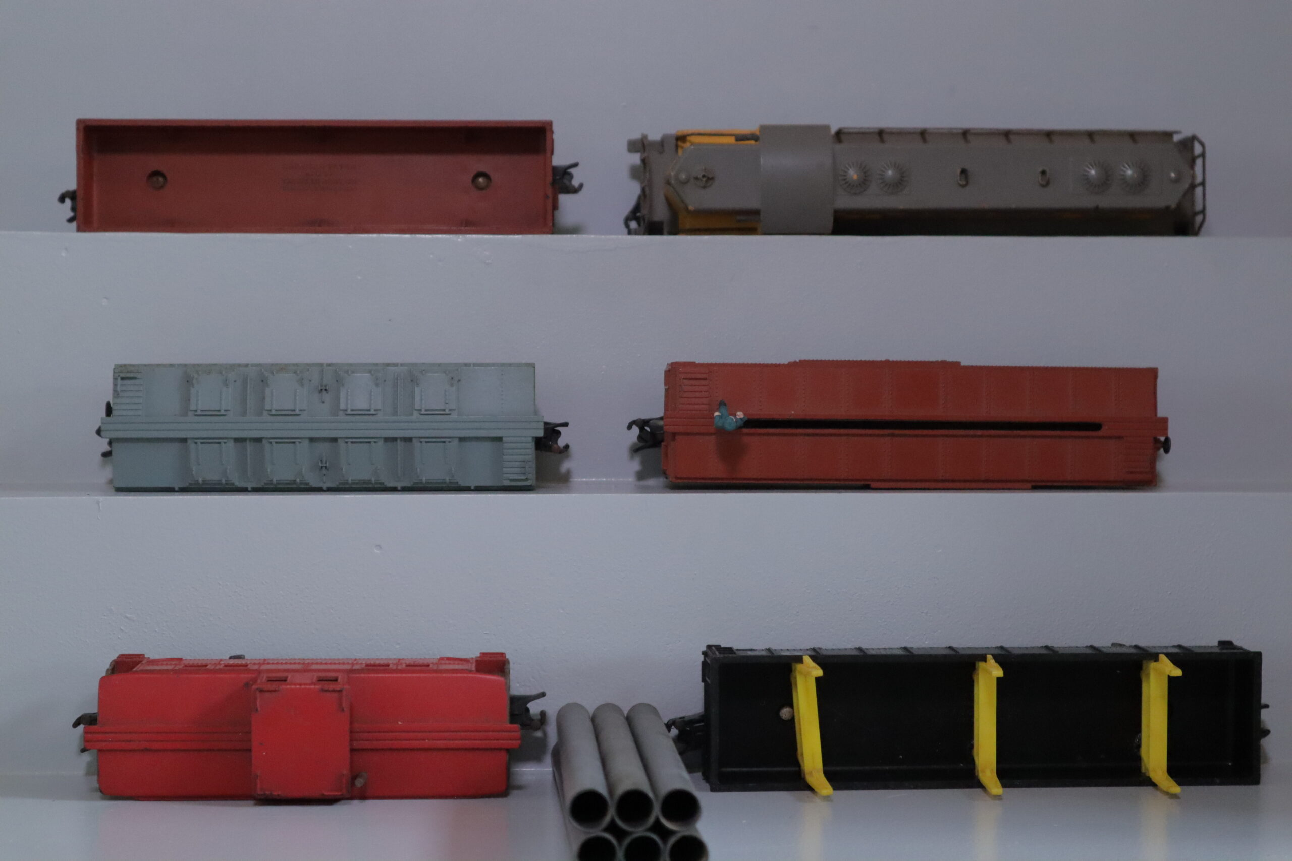 American Flyer 372 Diesel Freight Set - SKU1704AF - themodeltrainstore.com